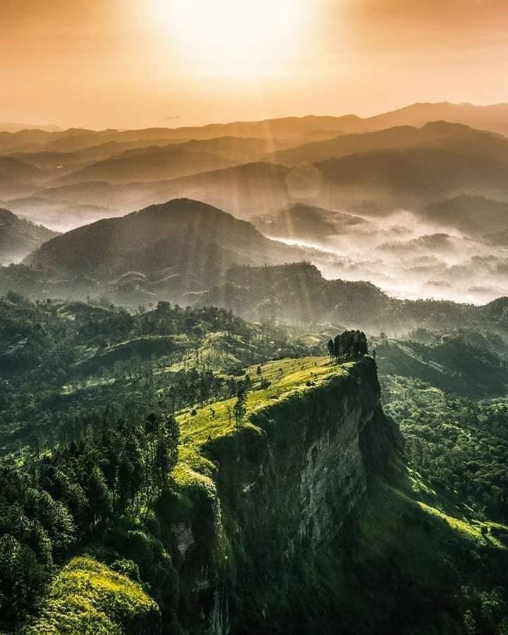Roar සිංහල - දොළොස්බාගේ පුංචි නුවරඑළියේ අපූරු කඳු මුදුන්