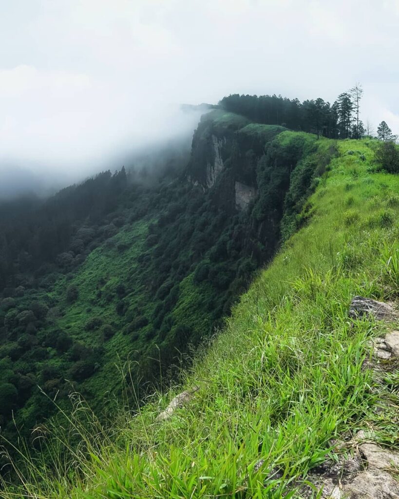 Roar සිංහල - දොළොස්බාගේ පුංචි නුවරඑළියේ අපූරු කඳු මුදුන්